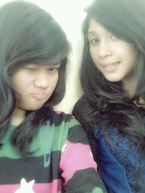 ChaAulya's tweet photo. With anak syafrin @DaisySafrin sok imut kau ci x_x http://t.co/YovYBeiS9u