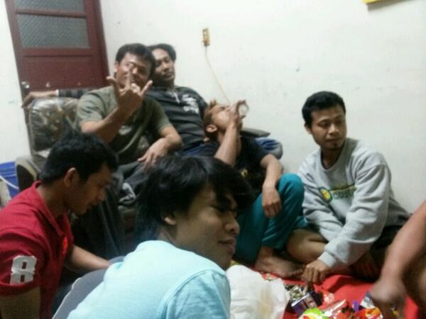 wisnuantyn's tweet photo. @DAcademyID nobar.. http://t.co/9aqd4CH61j