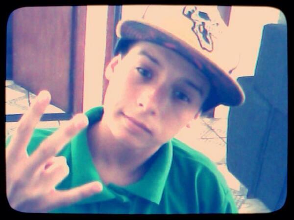 Igorcastro08's tweet photo. "Estou com o bolso cheio de peixe Eu sou da fam��lia 013 Adiciona a gente lá no face Pra gente conversar" ♫ http://t.co/XcuQbb8Tb0