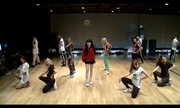 wlddojh's tweet photo. COME BABY BABY BABY COME BABY~~ COME BACK HOME! #2NE1 #comebackhome #AON #crush http://t.co/oIc5eVdTLp