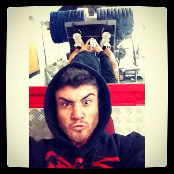Rogan_OConnor's tweet photo. It's that time again!! #TGILD #ThankGodItsLegDay #20Plates #WarmUpSet http://t.co/oDNcj5zjLd