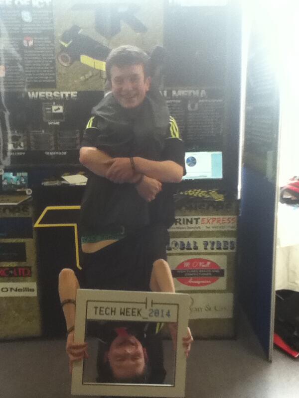 TitaniumRacing1's tweet photo. @TechWeekIRL #GuyInTheFrameWinsTheXboxOnePlease http://t.co/mHoWM6BN73