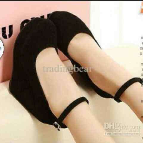 RedBowstudio's tweet photo. Black wedges (12cm) 110rb http://t.co/opTC0d8cs2