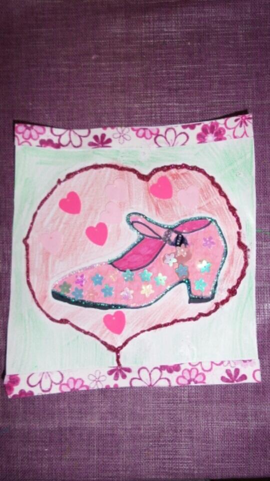 Wie heeft volgens jou de mooiste tekening? Stem mee op facebook.com/pages/Am%C3%A9…
Tekening 4 is van Selena