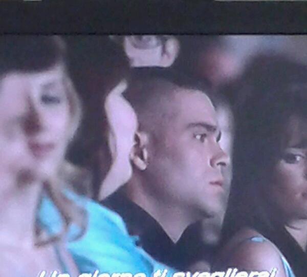 chriscallgdr's tweet photo. Puck è commosso vedendo i Klaine
#watchingagainglee2x16 http://t.co/HJOML7Osii