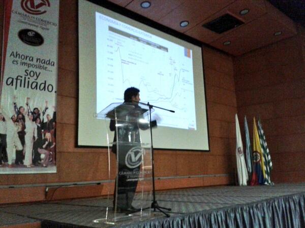 ForumInternal's tweet photo. Efectos en la economia chilena por la firma de los tratados #ForumTLC http://t.co/YYfMX199Tt