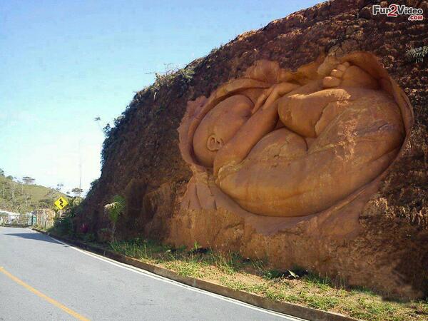 Самые страшные чудеса. Скульптура в скале Санто Доминго. Скульптура ребенка в скале, Мексика. Необъяснимые чудеса. Необъяснимые чудеса природы.