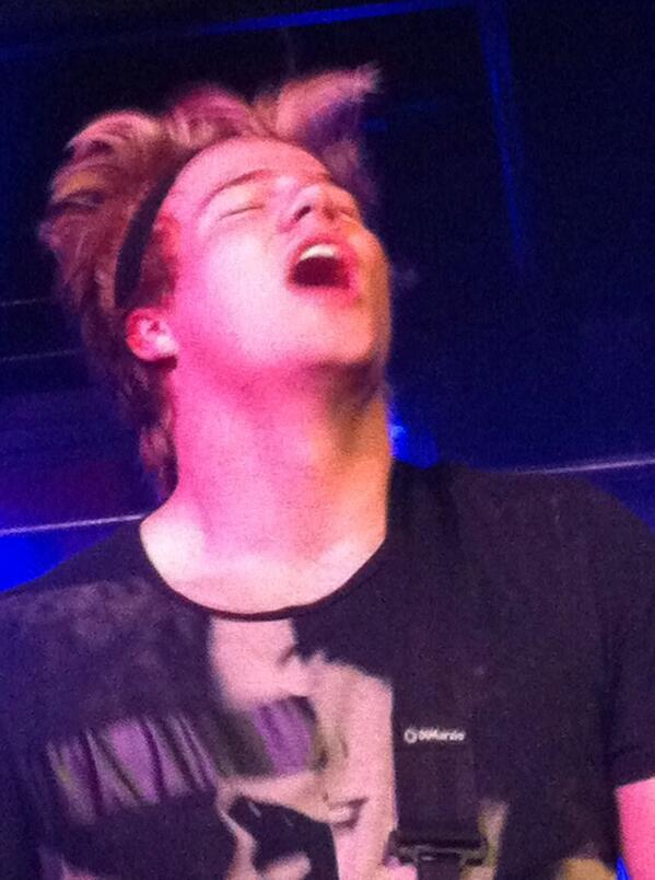 ThoughtsOfJB's tweet photo. @HwoodEnding's recent photo got me like http://t.co/2dxy3D5GBN