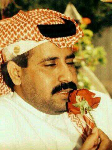 muh2028's tweet photo. @Ahmed_alshmrani 
مدري انت تشم الورده ولا هي تشمك http://t.co/TZKUlpa9xl