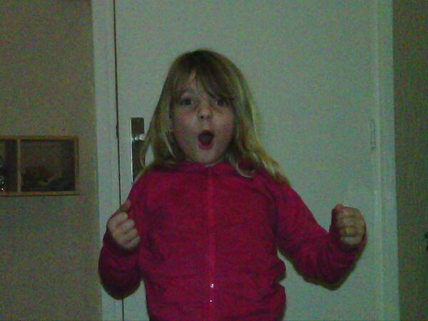 alysha12097164's tweet photo. @Enzoknol 
hoi enzo ik heb jou video
gekeken en ik wil graag in jou filmpjes mag dat mijn minecraft naam is svanra34 http://t.co/TZE1vRuhcU