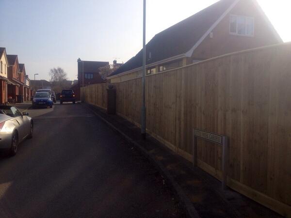 fassgardens's tweet photo. Another job done! Another happy customer! Have a great weekend all! #fassgardens http://t.co/r1Wp78xD5a