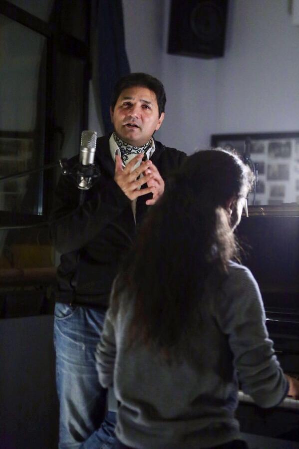deflamenco_com's tweet photo. Nos gustan los cantaores personales, @RJFalo es único en su especie . #flamenco http://t.co/LJdtFIUvcV