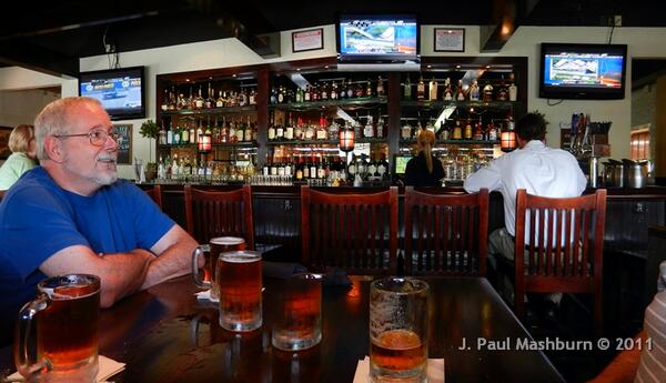 ParksideGrill's tweet photo. We are here! It's Friday night in Knoxville! Come see us for the BEST happy hour that doesn't stop until we close! http://t.co/y1tGHigxc1