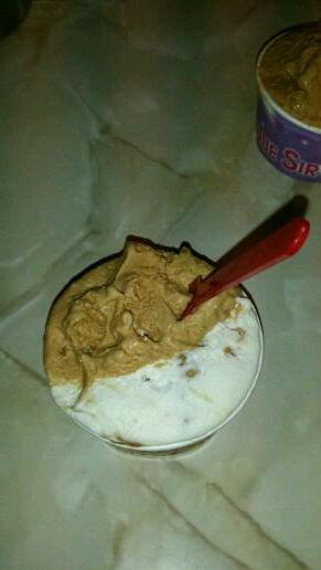 estelalokita's tweet photo. PRIMER HELADO DEL AÑO!!!! http://t.co/3rv2GSzmVZ