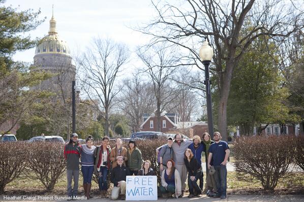 MtnAction's tweet photo. The Gov Mansion Lawn team. YES "@survivalmedia: Awesome morning! #MJSB @MtnAction http://t.co/BFUH71Xhhu"