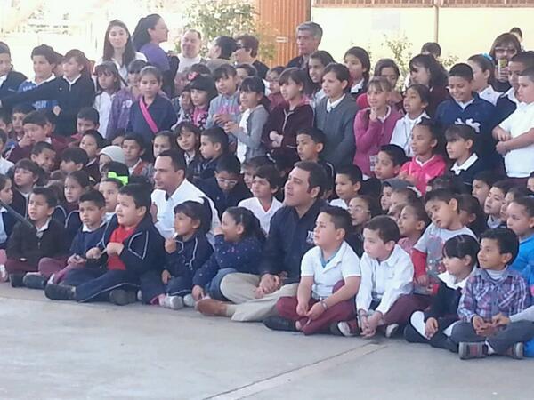 KarinaGalindoD's tweet photo. @TemoGalindo  y Fundación @ElijamosPaz @jorgevalepaz  trabajan de la mano para erradicar el bulyng en Nogales http://t.co/A2A7rDZHP1