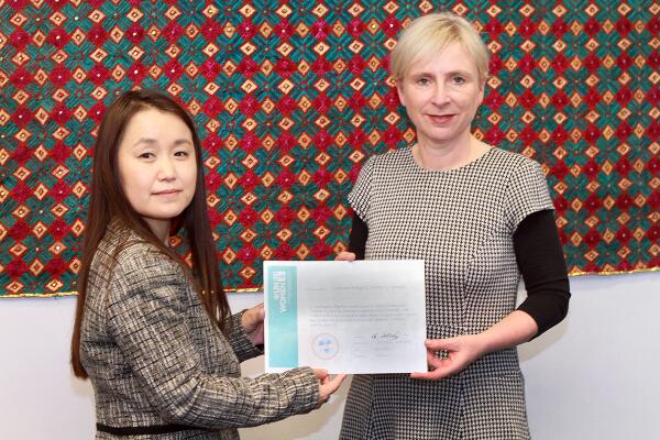 SayNO_UNiTE's tweet photo. .@UN_Women receives Mongolia's commitment to criminalize #DV from @UNFPA #Mongolia http://t.co/rBXlhGukh9 #SayUcommit http://t.co/dg6uvKtvz7