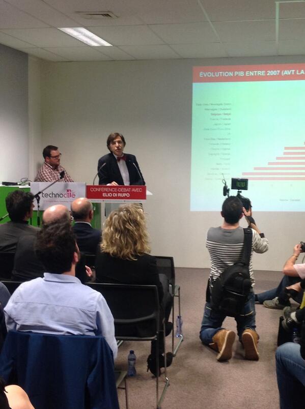 Technocite's tweet photo. Questions/Réponses @eliodirupo chez @Technocite #technociteday #creativemons http://t.co/YW5Hihx9e4