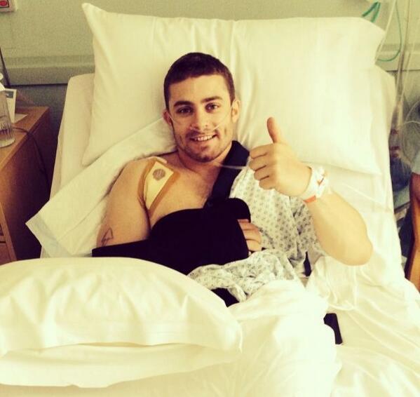 LeighHalfpenny1's tweet photo. On the mend! Thanks for all your kind messages and support really appreciate it! #morphinesmybestfriend 🏥 👍 http://t.co/9nMKKWx9U7