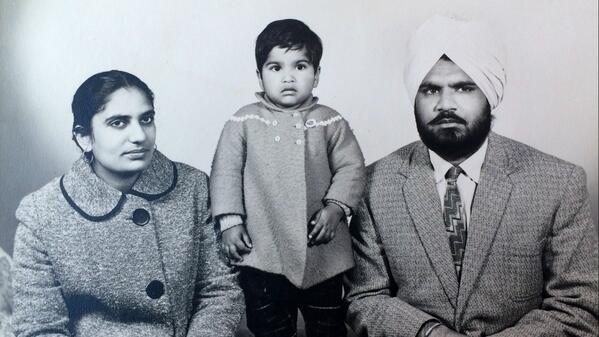 CatrinNye's tweet photo. More great images of the first Asian arrivals in the UK from '£3 in My Pocket' by @kavpuri > http://t.co/zzrIArnVvr http://t.co/qCtYlnAfAK