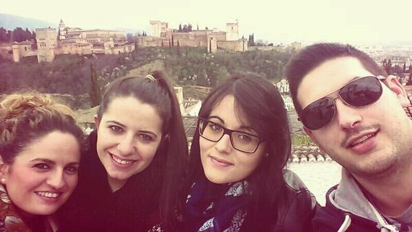 RocioLara92's tweet photo. Turismeo granaino con @laurasd2 @yassmi3 @juankablancob http://t.co/3quCEZmgnx