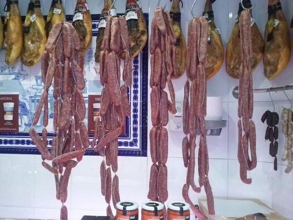 LaCabanenca's tweet photo. En el carrer San Vicent teniu els millors coentets rebaixats un 15%. Fins el día 19. Xé que bo !!! http://t.co/64PDm1fNyy