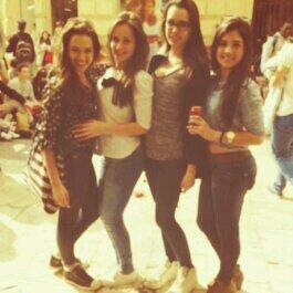 PauletaW's tweet photo. Buen dia de fallas con mis niñaas @camilitamjtrs97  @ClaraBernat  @AinoaPorras http://t.co/58w8sbAqt4