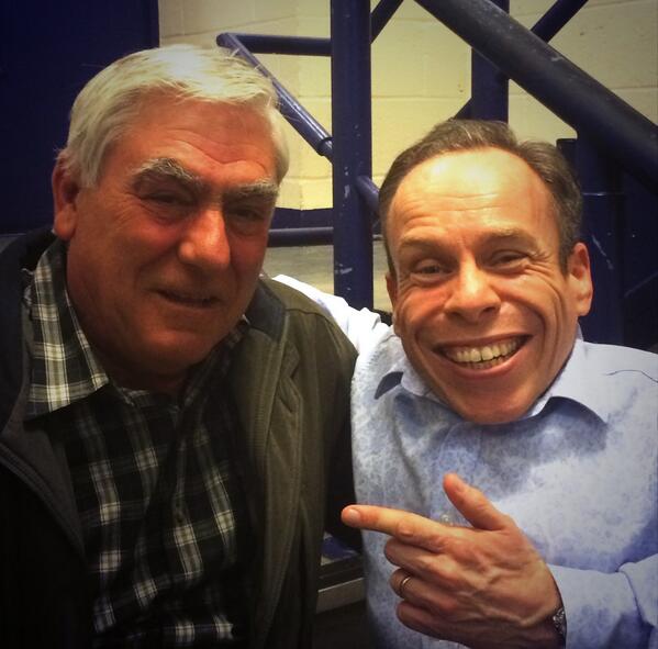 WarwickADavis's tweet photo. Some big celebrity names have seen my show #SeeHowTheyRun... Bob De Niro popped in &amp; loved it! http://t.co/beuC35ChXU http://t.co/JWJvXpLfxY