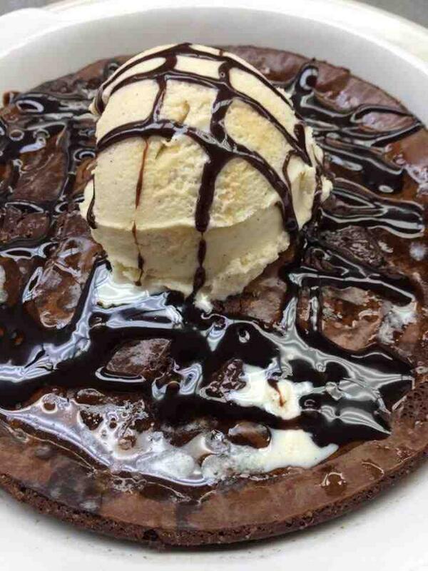 Pub_42's tweet photo. If you want a sweet treat, check out our DOUBLE CHOCOLATE CHUNK PAN #brownie. Popular &amp; delicious! #Minneapolis http://t.co/B8YjMMJAWI