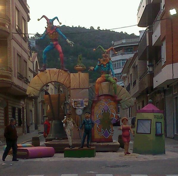 vicpeirosanz's tweet photo. Dia 14 i la falla acaba! Jajajaja @faMonteMontiel #Fallas2014 http://t.co/HwAohvchAL