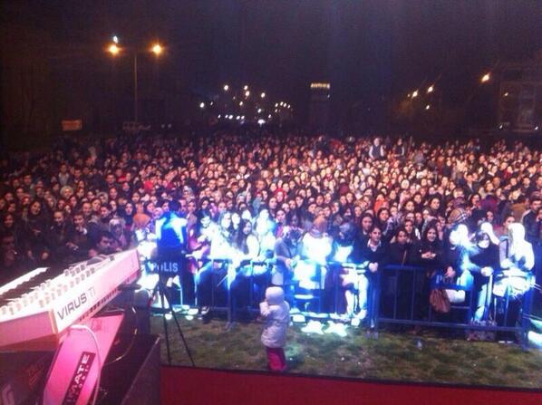 azkilavuz's tweet photo. İl merkezinde muhteşem konserimiz devam ediyor. @AhmetBOgutken @dalyangulay http://t.co/f3ifmxpNQ6