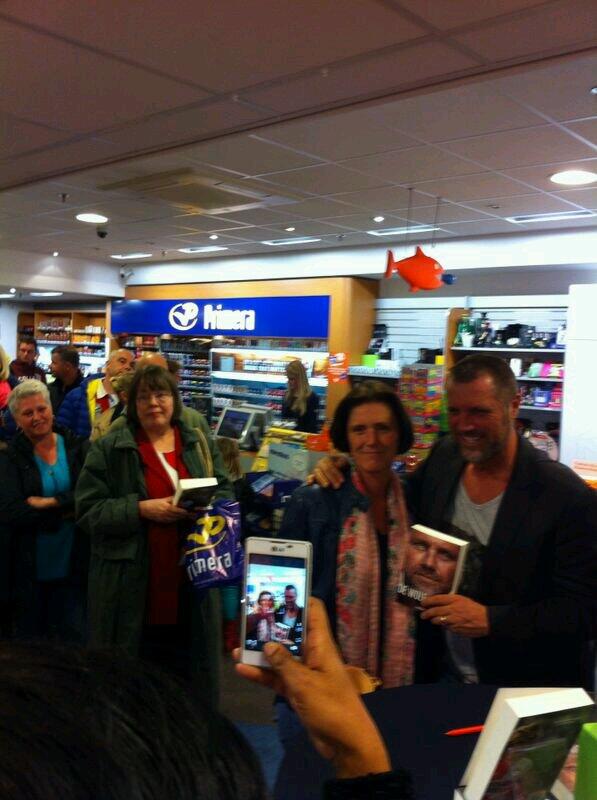 John de Wolf is nu aan t signeren bij Primera in het Makado!