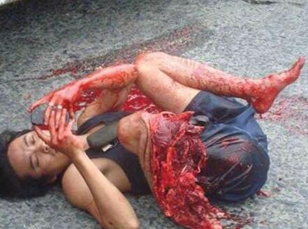 RapeAndDevour's tweet photo. Blow off your leg and you still won't get off your phone!!!!! Fuxk 3G http://t.co/h3QAzKryAy