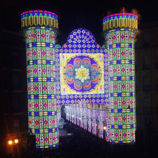 juanradiazcano's tweet photo. Vistas desde el balcón de casa,esto primera fila en encendido luces fallas de valencia http://t.co/1JGCJpFUJQ