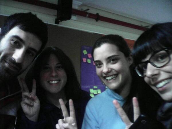 sandrasca94's tweet photo. @ppenalvera @santies31 son las 8:37 p.m haciendo las extras en el IES, dormiremos aqui??? http://t.co/jDrCt5NUgy