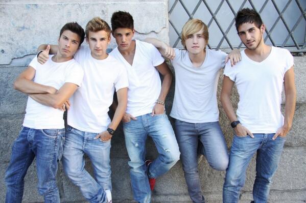141014AURYN tweet picture