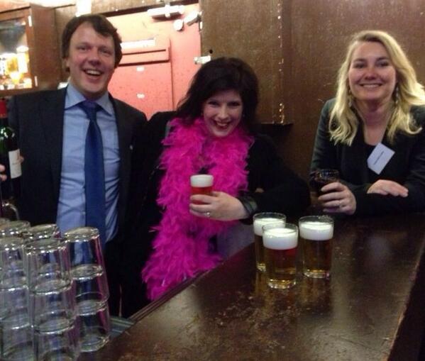 Een minister <a href="/VVD/">VVD</a> een vz <a href="/VVDLeiden/">VVD Leiden</a> vz #oranjeverenigingleiden <a href="/Babsieee/">Barbara Pouw</a> waren erbij #hospiceissoria