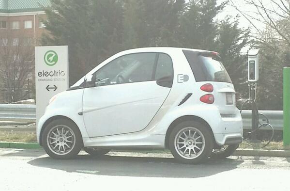 reemberto's tweet photo. Have you seen this electric car charging station at The Blair in #silverspring ? http://t.co/Xc8Bi8yX3S