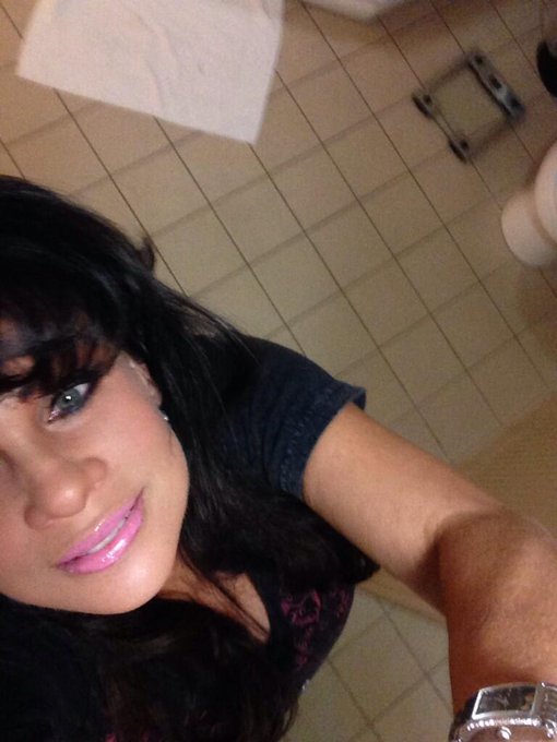 Party with me at Rachel's WPB tonight... http://t.co/lOFUL4MEol