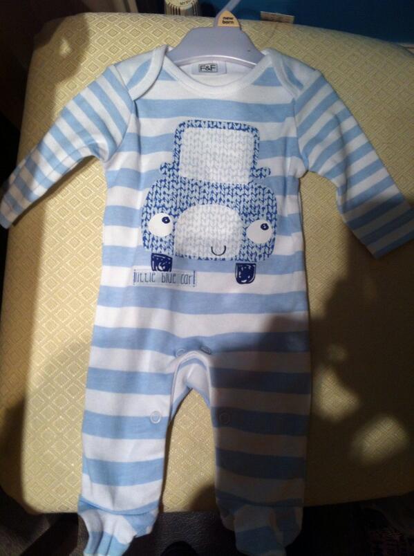 Liz_Ridgway's tweet photo. @emmakellsx  I couldn't resist!! #toocute #excited #auntieLiz http://t.co/rqSkywAnS7