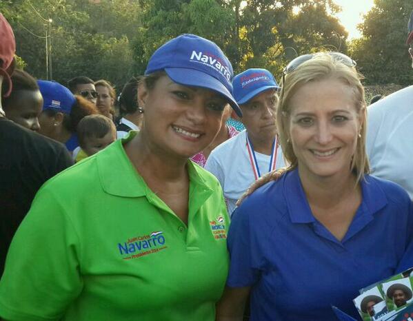 2014pedroymily's tweet photo. Caminando con cuqui futura primera Dama en Arraijan... http://t.co/RR3LaQTvCw