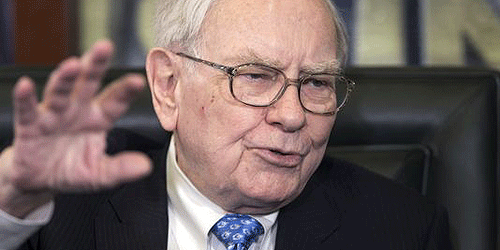 USATODAYmoney's tweet photo. Warren Buffett's total pay jumps 15% to $485,606 (Photo: Nati Harnik AP) http://t.co/tbf8JsUFPc http://t.co/hcvxkv7UPQ