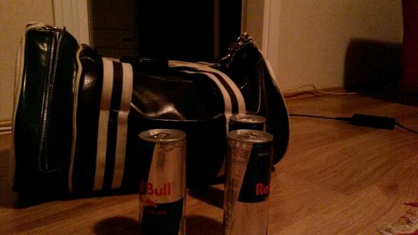 WanderlustBoun's tweet photo. Bavulumuz ve red bulllarimizla kibris ucusuna haziriz! http://t.co/e3wY6Ab7My