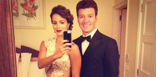 Após dez anos de casados, Faro e <a href="/VeraViel/">Vera Viel</a> sobem ao altar novamente: r7.com/nCcg  #MelhorDoBrasil