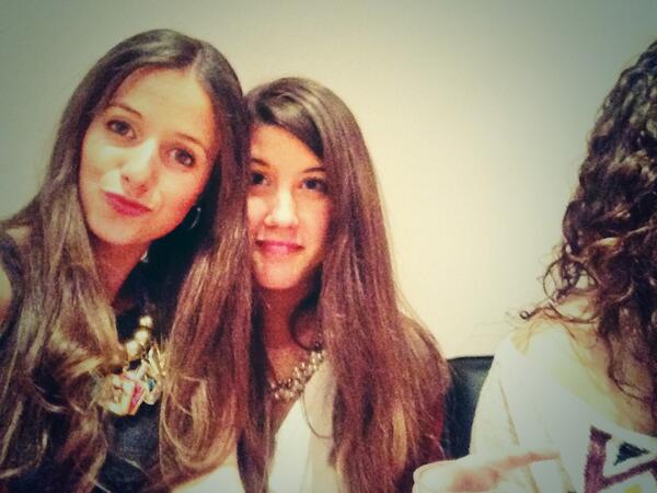 Anafort6's tweet photo. La sonrisa nunca la perdemos, gracias por aparecer por regalarme tanto, felices 20 pequeña, esta noche juntas👯 http://t.co/VHlVLz0rFt