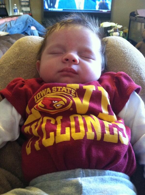 CarmenSn's tweet photo. I need to wake up and cheer on the cyclones!! http://t.co/qNJ8YNw16Z