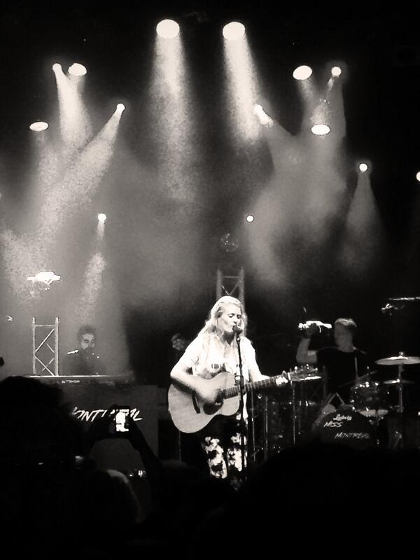 Keuze 1: Met muziek en Microfoon! Keuze 2: Zonder Microfoon en zonder muziek! KEUZE 2! Super gaaf!! @MissMontreal