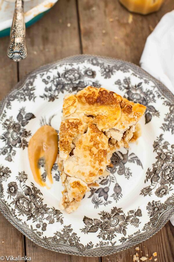 QuickFoodRecipe's tweet photo. Dulce De Leche Apple Pie http://t.co/CN1oHyAVZs http://t.co/cxgvAS7MzX