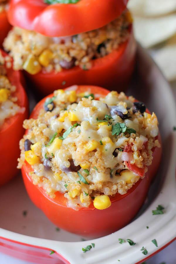 QuickFoodRecipe's tweet photo. Quinoa Stuffed Bell Peppers http://t.co/TCHCbr9Tv3 http://t.co/0aTZwCG0Lg
