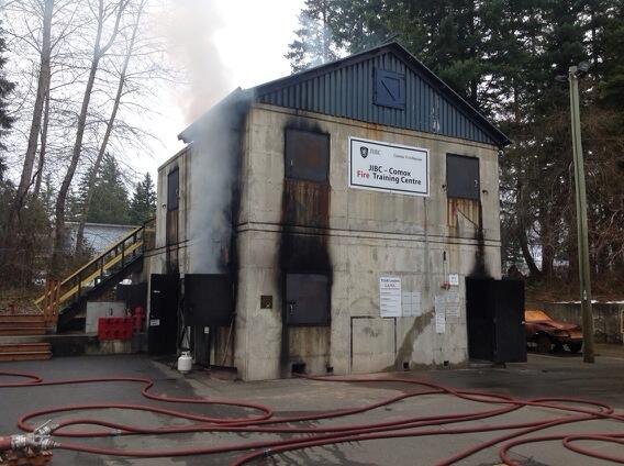 comoxfire's tweet image. Fire attack program again this weekend at our training centre   15 students from 6 depts and great instructors